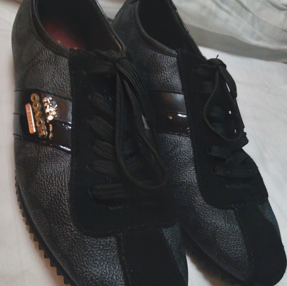 Authentic COACH Fashion Shoes 6 Sneakers